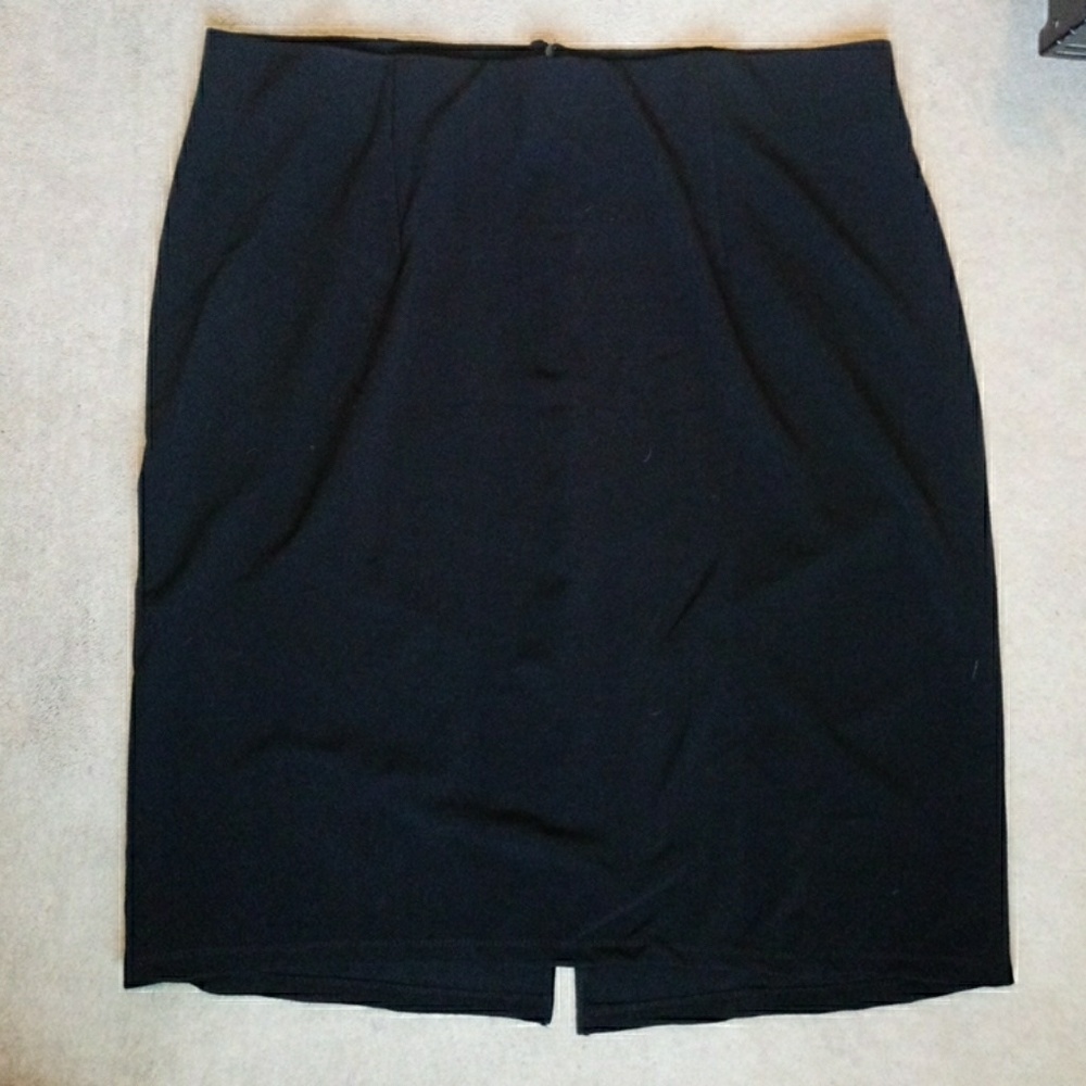 Monroe and main black prncile skirt